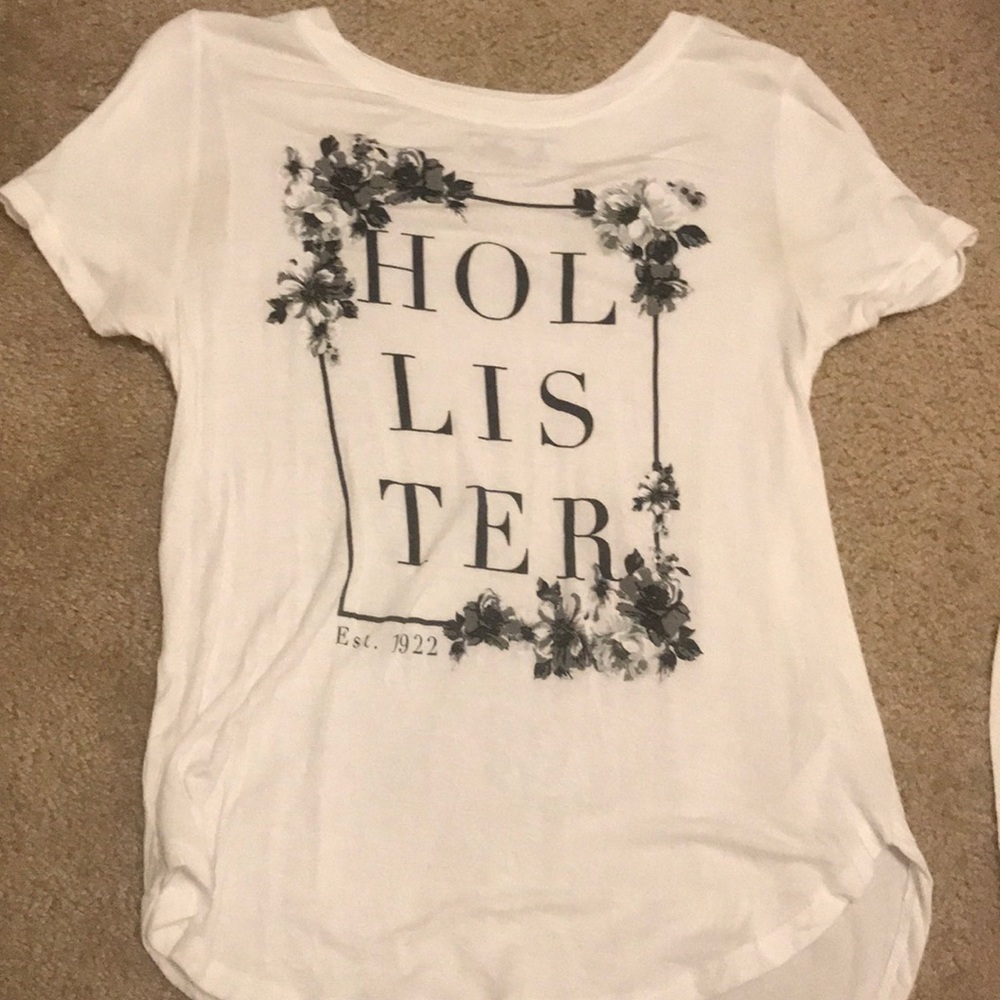 A white tee shirt